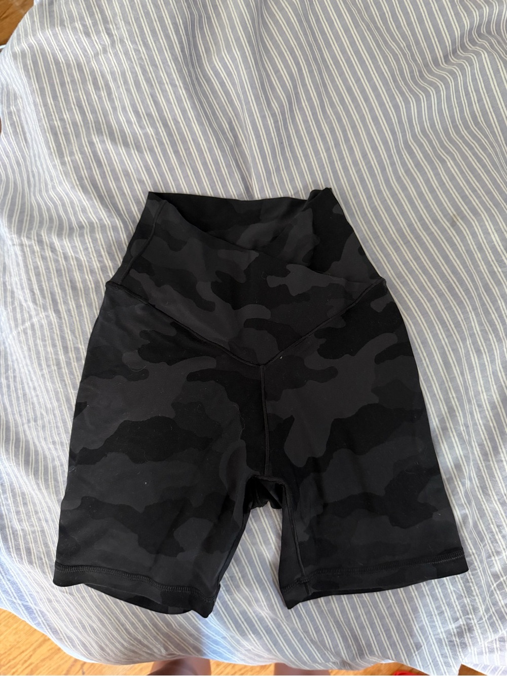 Aerie Offline  Women’s High-Waist Cross Over Black Camo Active Shorts